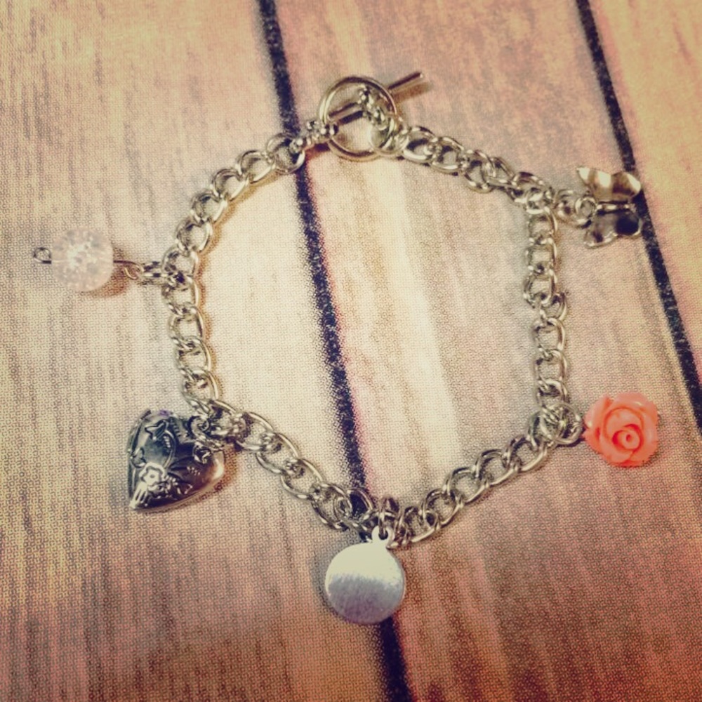 Charm bracelet