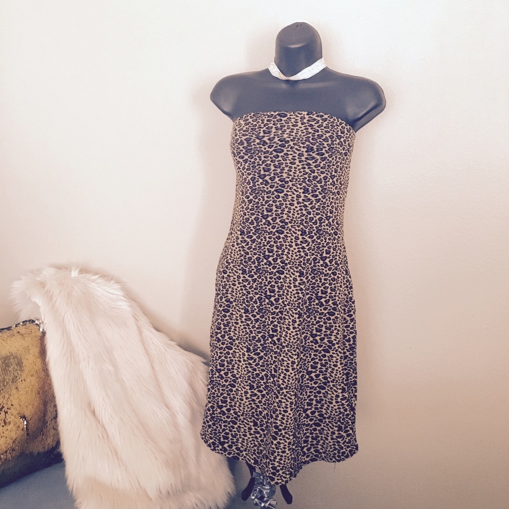 Leopard print strapless dress.
