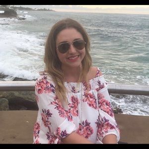 Meet your Posher, Stephanie