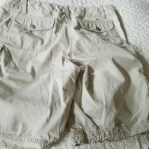 Salt color twill cargo shorts