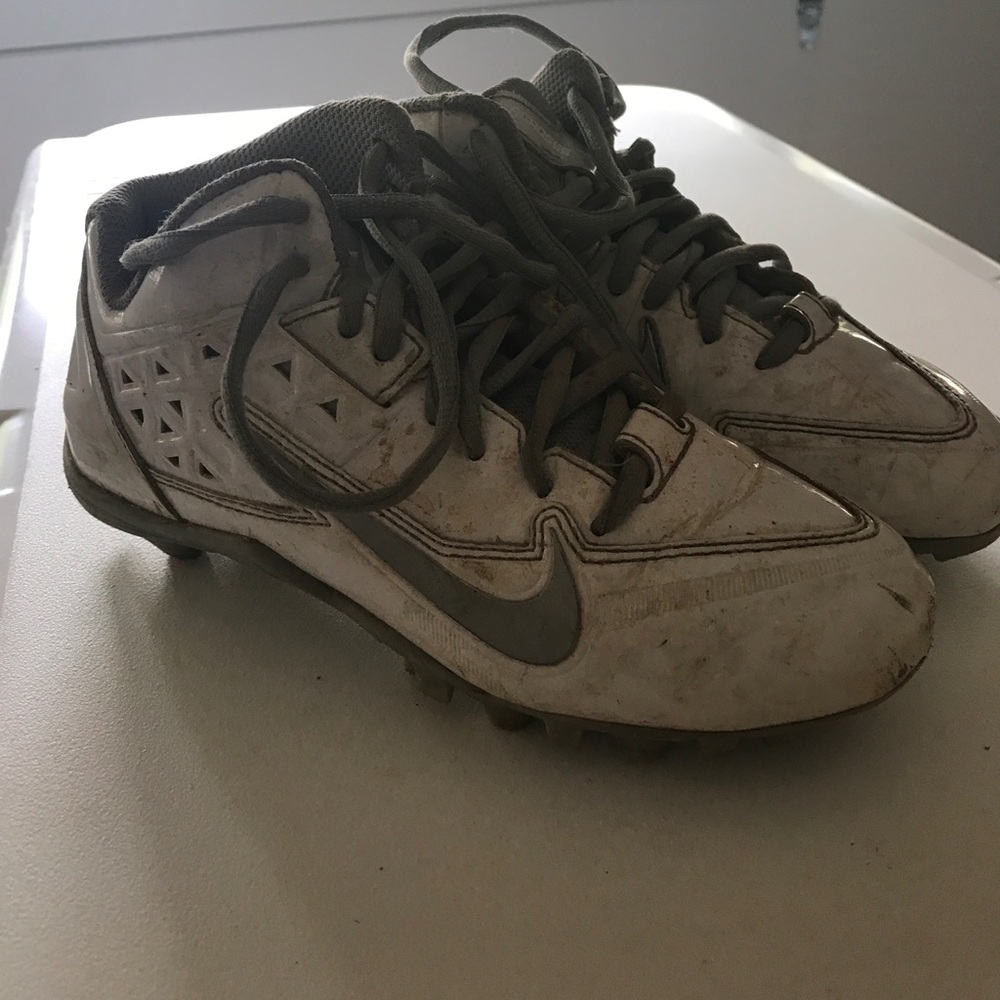 Boys Nike Lax Cleats - Size 2.5Y