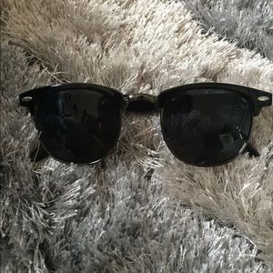 Black sunglasses