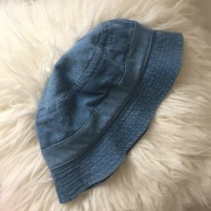 Bucket hat