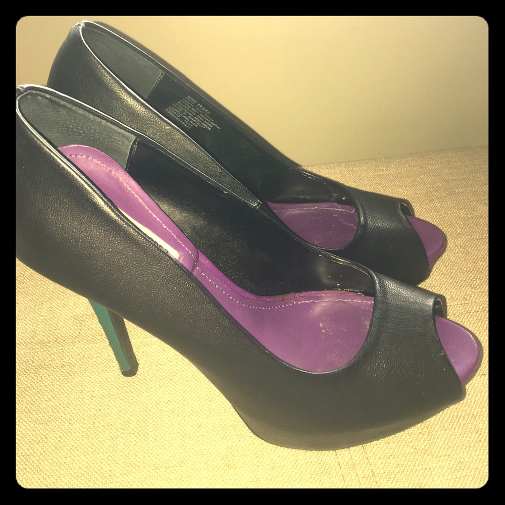 Get retro Jennifer Lopez Peep Toes
