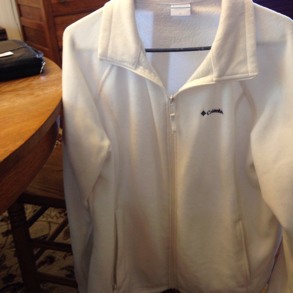 Columbia Zip up Jacket.  Size XL