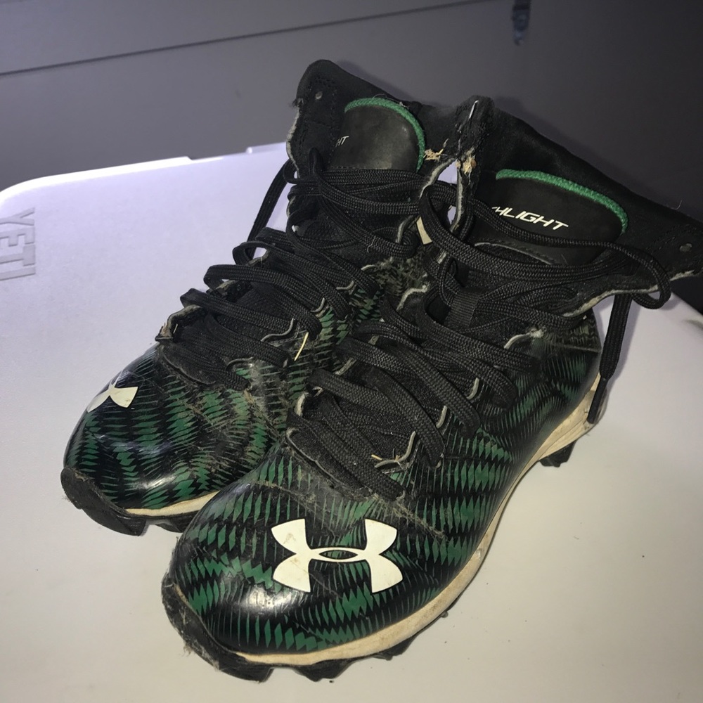 Under Armour green & Black Football Cleats - Sz 1Y