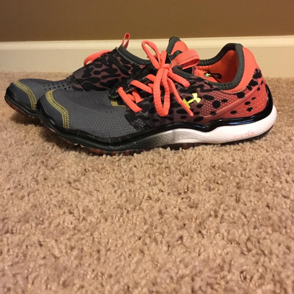 Under Armor Micro G Toxic 6 Running Shoe