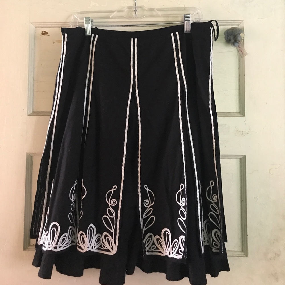 Dimri Black and White Car Wash Skirt
