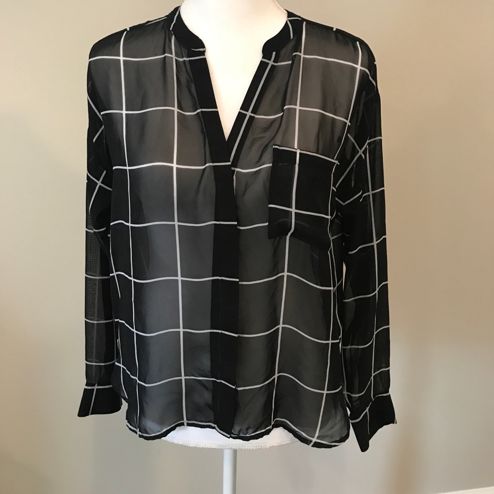 Old Navy S black & white geometric blouse