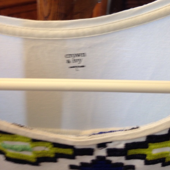 Crown Ivy Top.  Size Large - Picture 2 of 3