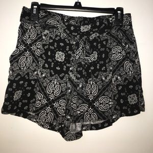 High wasted tie-up shorts