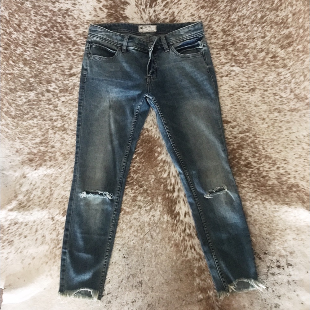 Free People destroyed skinnys size 27 NWOT