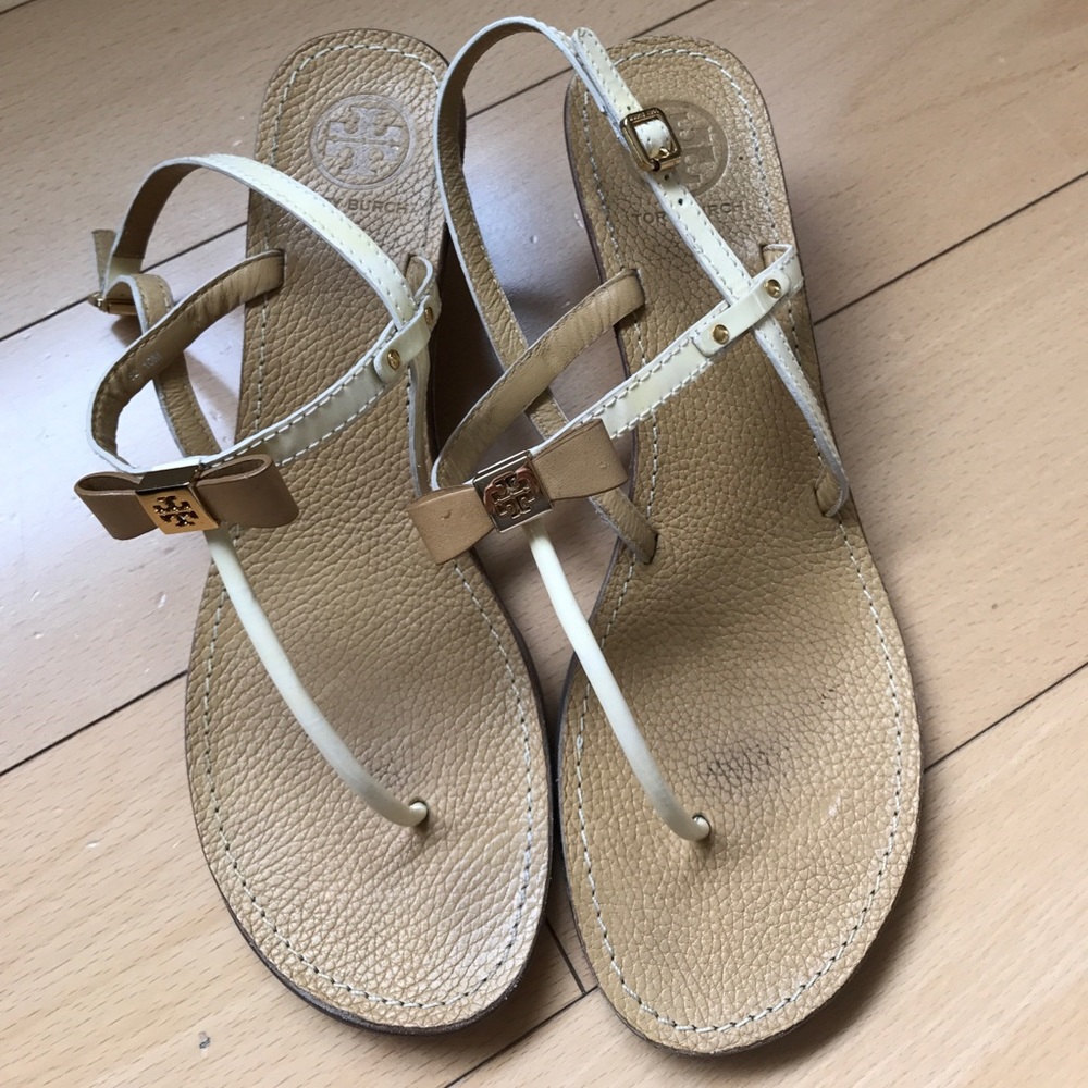 Tory burch patent leather bow wedges