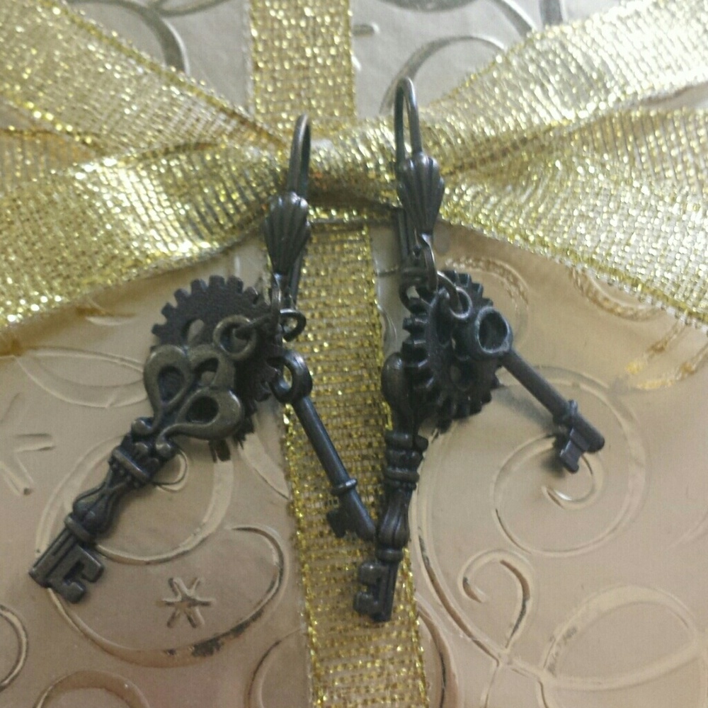 Steampunk Earrings - Picture 1 of 2