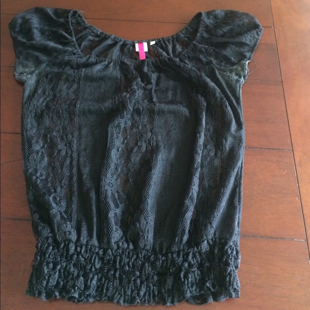 Black lace cap sleeve