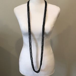 Black beaded necklaces wear many styles!