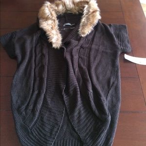 Brand new short sleeve cardigan w removable fur