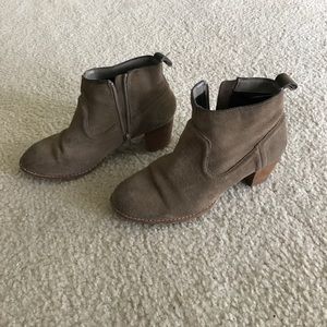 Dark olive green bootie