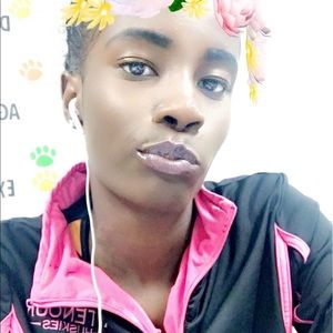 Meet your Posher, Mona