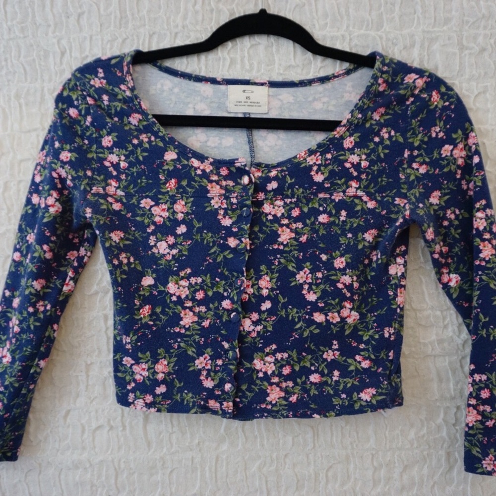 Adorable floral button down crop top