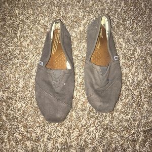 Gray toms