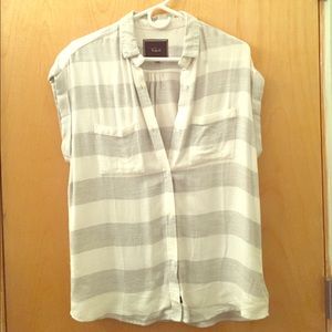 Sleeveless Rails buttondown.