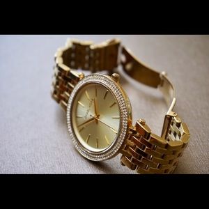 ALMOST NEW! MK MICHEAL KORS BEAUTIFUL GOLD WATCH!