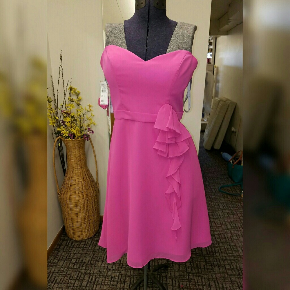 Adorable knee length formal dress!