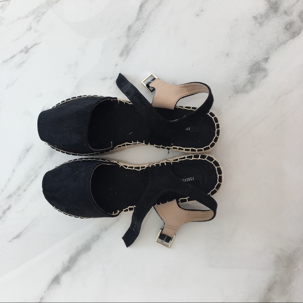 Casual black flats for a beautiful day.