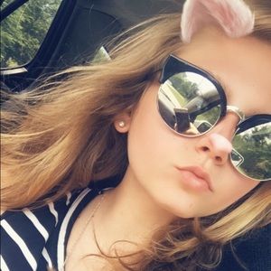 Meet your Posher, Chandlee