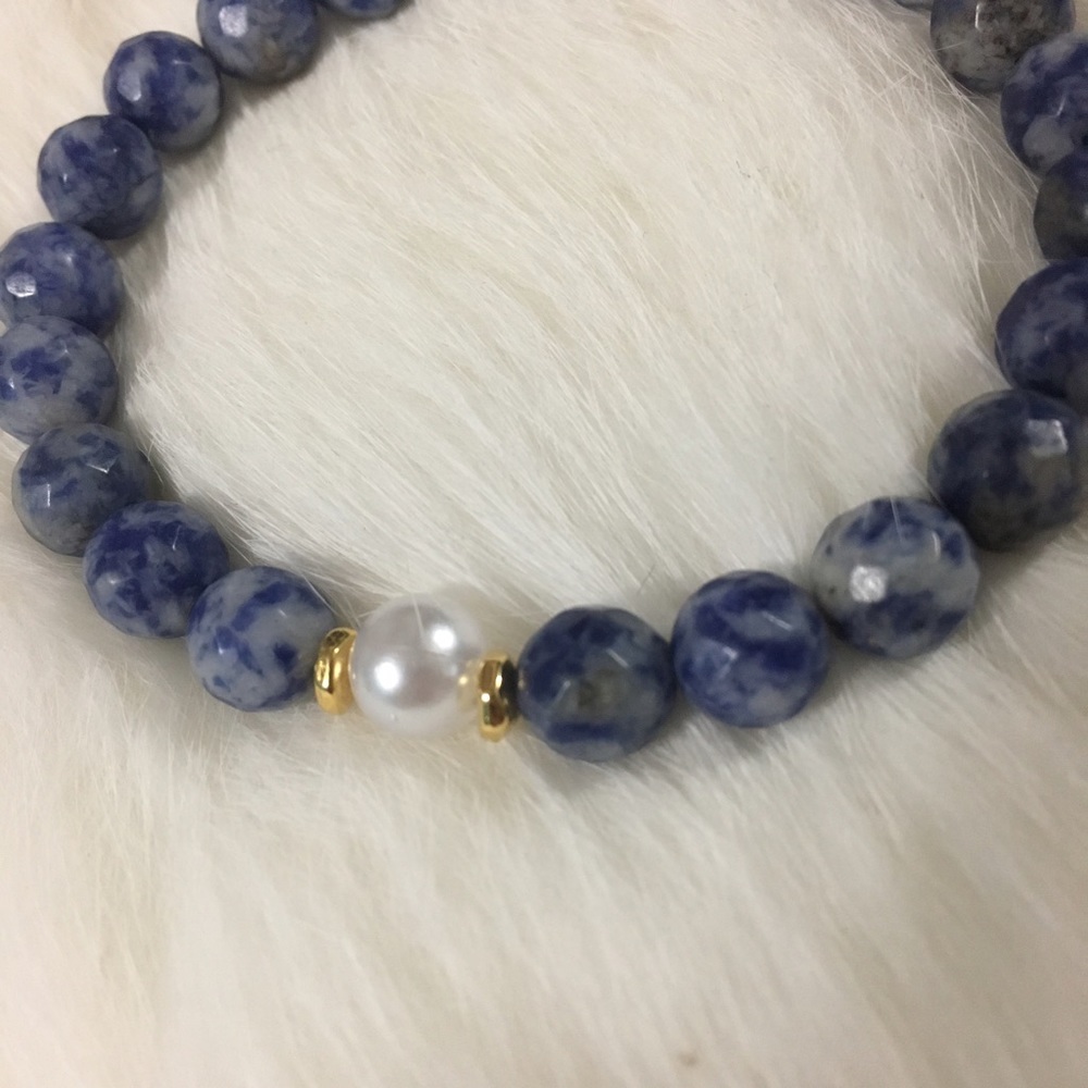 Handmade sodalite bracelet - Picture 2 of 2