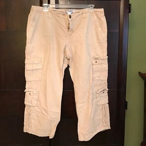 Size 18. Old Navy Distressed Roll-Up Cargo Crop