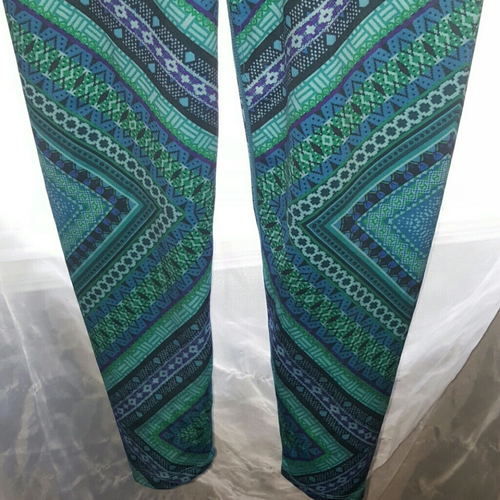 Workout Capris - Picture 2 of 2