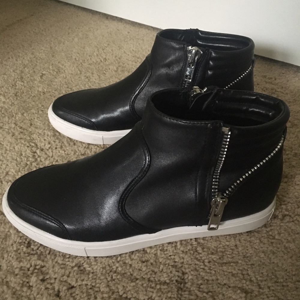 BP. Women's black leather casual sneaker