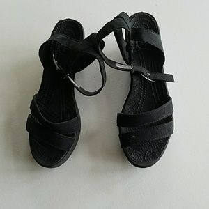Croc Black Wedges
