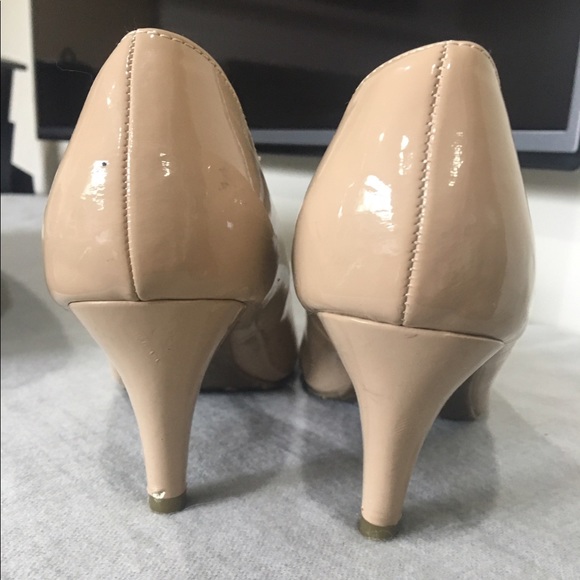 Sweet and simple round toe heels - Picture 3 of 4