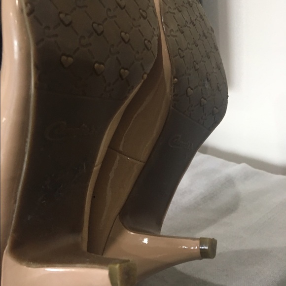 Sweet and simple round toe heels - Picture 4 of 4