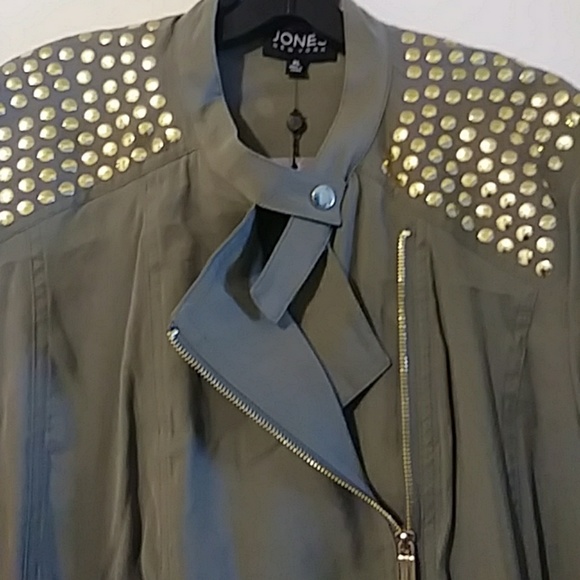 It's a beautiful Jones New York waist jacket. - Picture 6 of 7