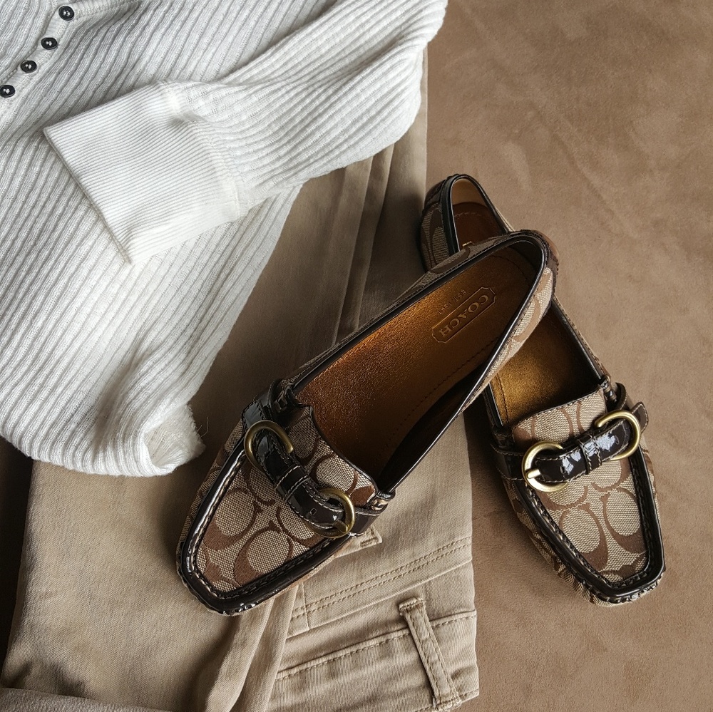 coach patent brown signature loafer size 6
