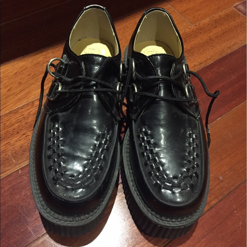 TUK creeper, Shoe