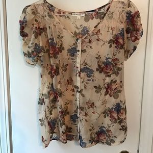 Beautiful floral short sleeve button down blouse
