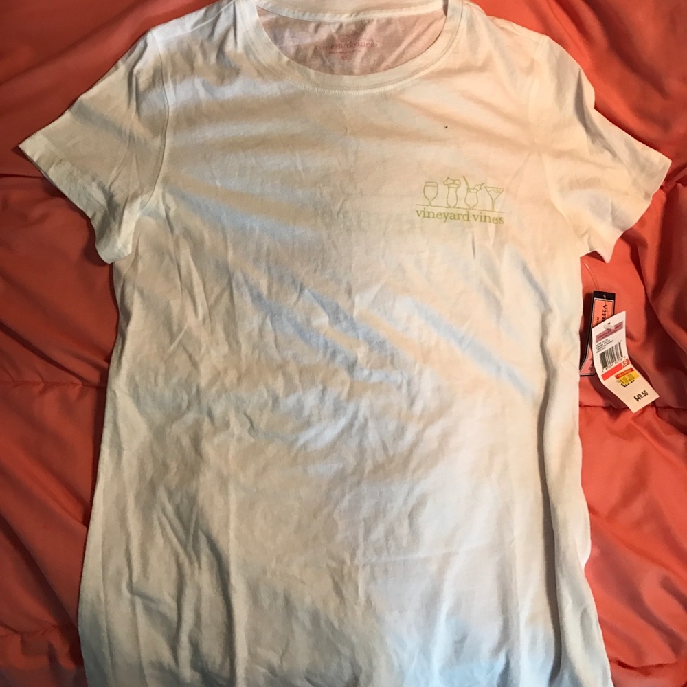 Cute Vinyard Vines t-shirt! 🍸