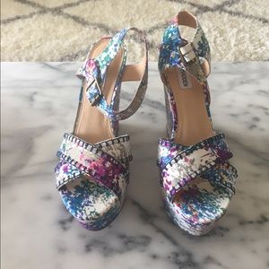 New Floral Steve Madden Platform Wedges. Size 8.5.