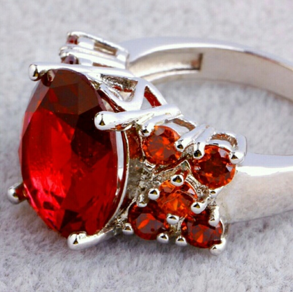 Fabulous 18 Carat Red Sapphire And Sterling Silver - Picture 3 of 3