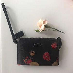 NWOT wristlet by Coach🌹