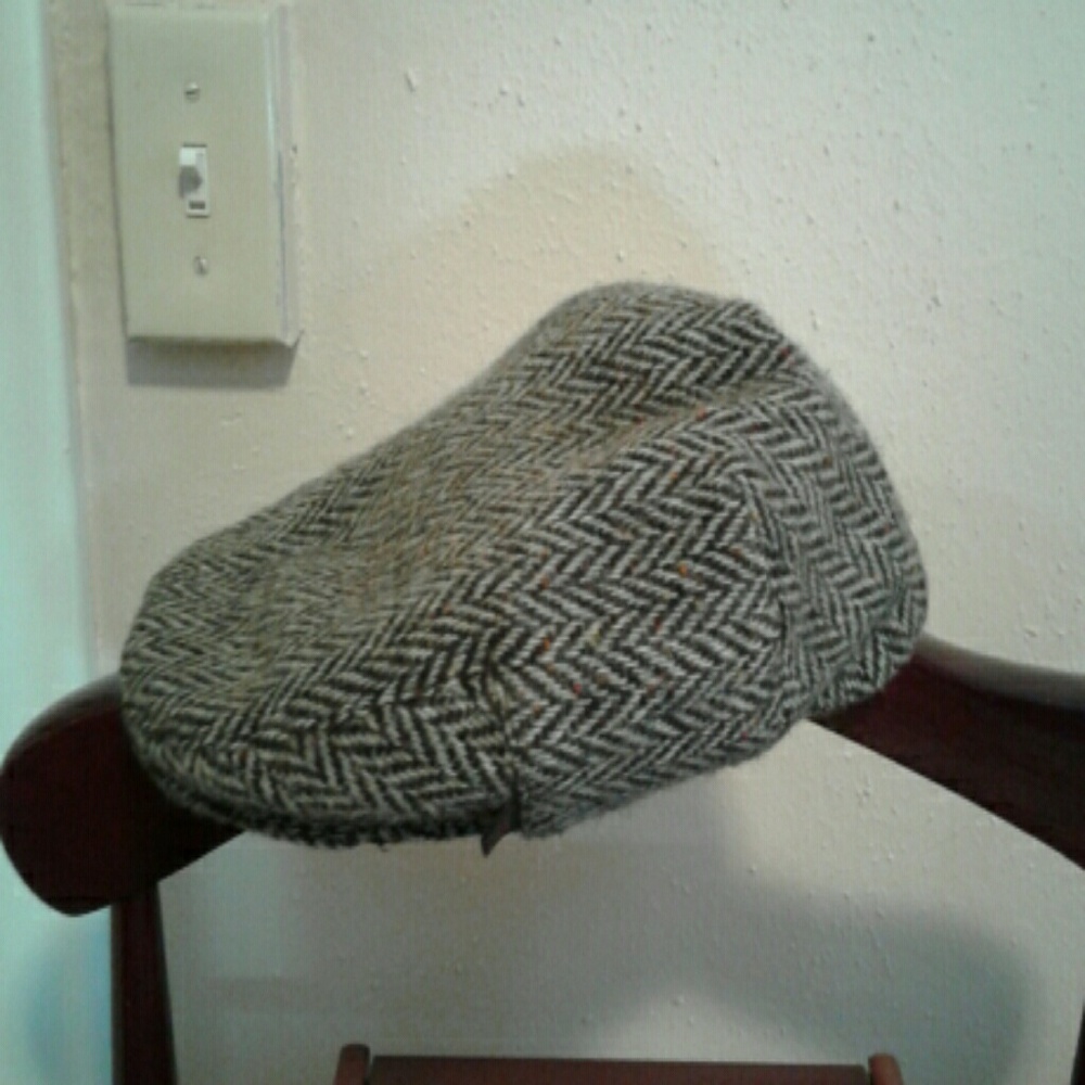 Grey tweed flat cap