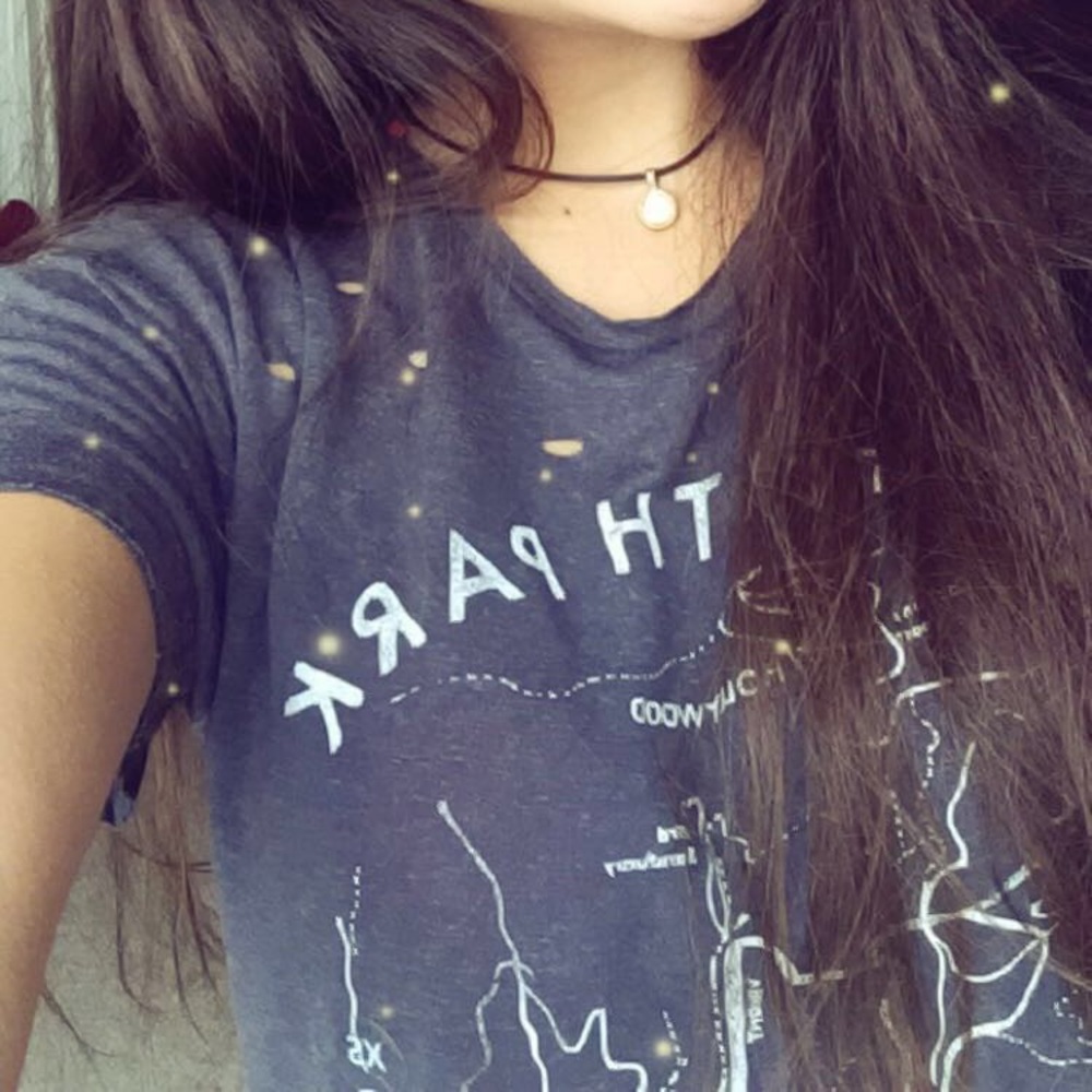 La hearts dark gray shirt