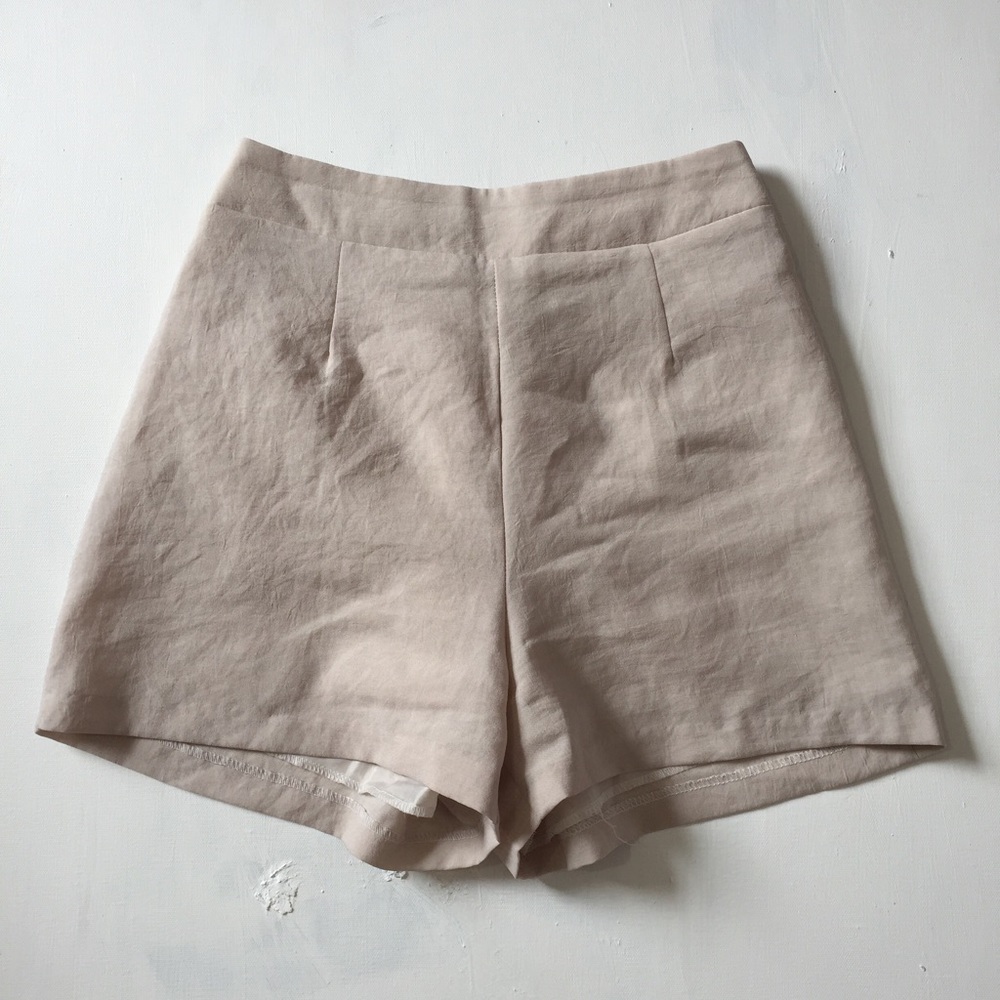 beige shorts