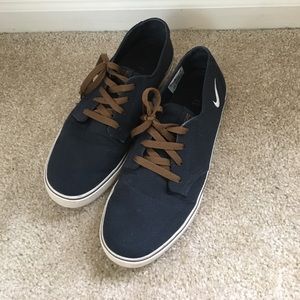 Nike Casual Sneaker - size 10.5