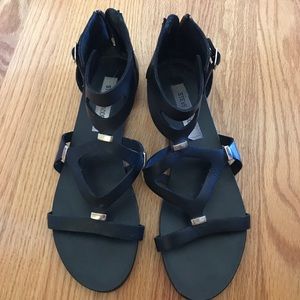 Super cute Steve Madden sandals